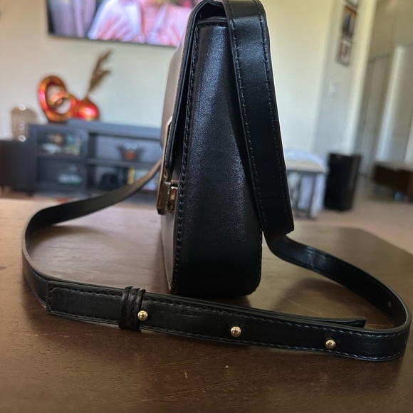 Black bag with gold double bar hardware - Picture 6 of 8